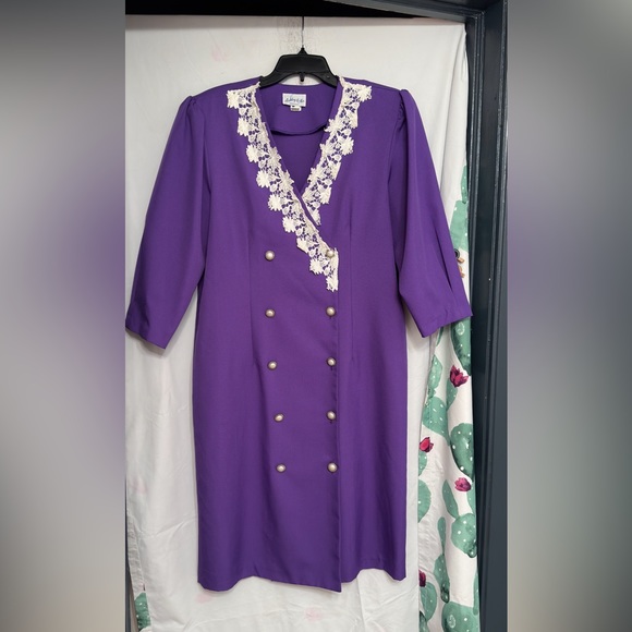 Vintage Ashley & Me Women’s Purple Lace neckline Button Up Dress Size 16 - Picture 2 of 15